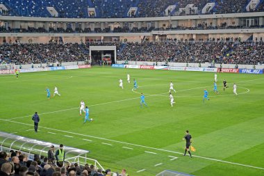 Kaliningrad, Rusya - 11 Nisan 2018: Oyuncular futbol takım Baltika - Baltık Arena stadyumu alanında Krylja Moskova