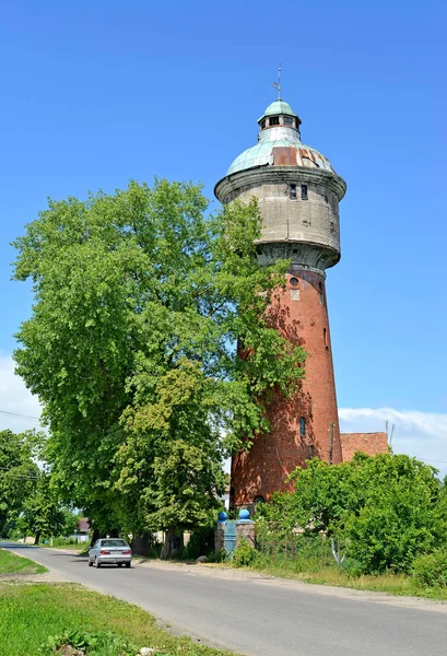 Polessk, Rusland - 01 juli 2015: Een water toren van Labiau in zomerdag — Stockfoto