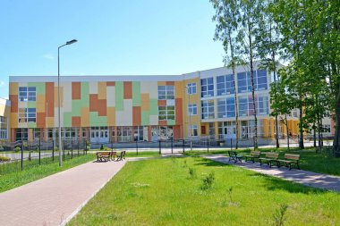 Bina yüksek kapsamlı okulun. Polessk, Kaliningrad bölgesi
