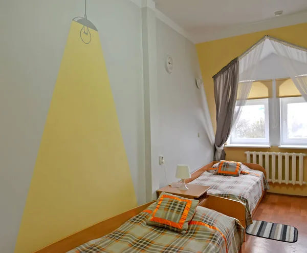 Hostel çift otel odasında bir iç parçası — Stok fotoğraf