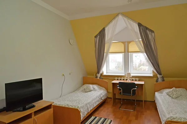 Fragment of an interior of the double hotel room with the TV — Stock Photo, Image