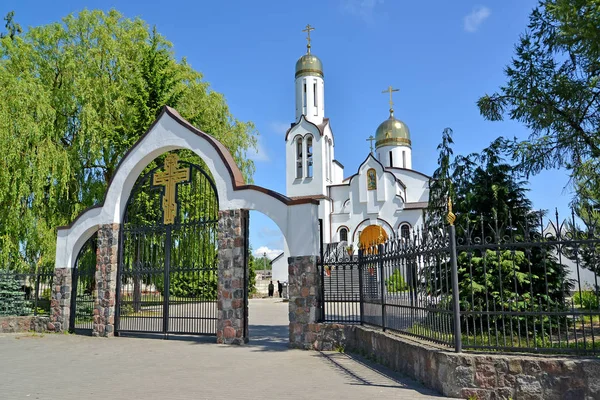 Gate to the temple of the prelate Tikhon - the patriarch of Moscow and all Russia. Polessk, Kaliningrad region — Stock Photo, Image