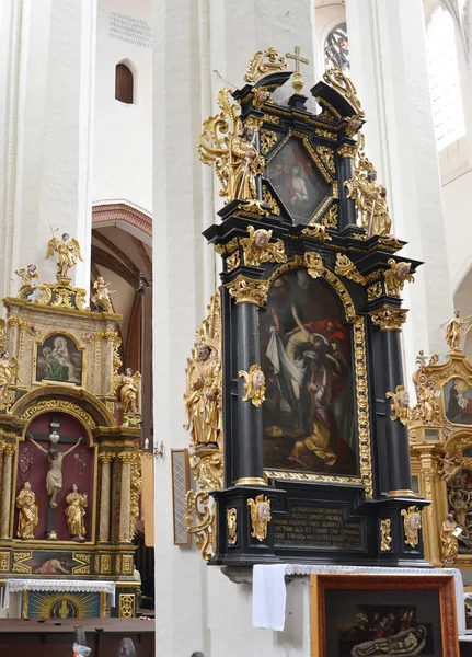 Ζωγραφική βωμού "Αφαίρεση από τον Σταυρό" (18ος αιώνας). Καθεδρικός ναός των Αγίων Ιωάννη του Βαπτιστή και Ιωάννη του Ευαγγελιστή. Torun, Πολωνία — Φωτογραφία Αρχείου