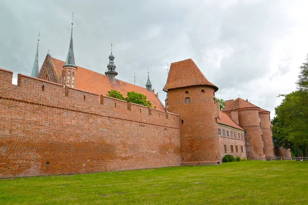 Festungsmauer um die Domanlage (13. Jahrhundert). aus Bork, Polen — Stockfoto