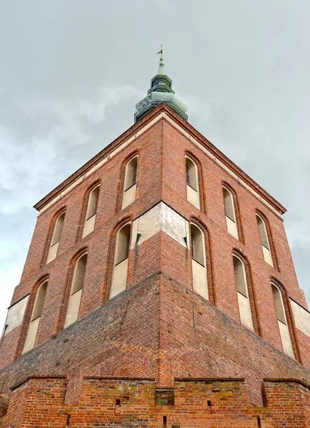 Fragment cihlové zvonice katedrály (17. století). Frombork, Polsko — Stock fotografie