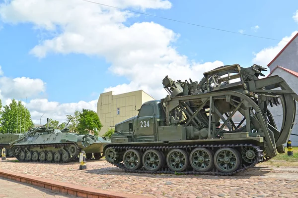 SOVETSK, RUSSIE - 01 JUILLET 2019 : Machines d'ingénierie dans l'exposition du Musée des équipements militaires. Région de Kaliningrad — Photo