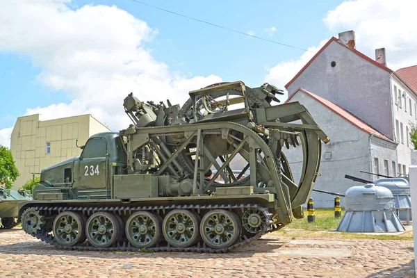 Sovetsk, Oroszország - 2019. július 01.: A Katonai Berendezések Múzeumának kiállításán a Btm-3 egy gyors lövészárok gépe. Kalinyingrádi terület — Stock Fotó