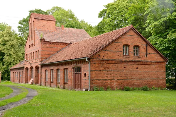 Verwaltungsgebäude des Kirchenbezirks Mariä Himmelfahrt. aus Bork, Polen — Stockfoto