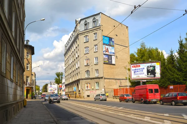 Lodz, Polen - 25 augustus 2019: Vooroorlogse woonhuis aan Francishkanskaya Street — Stockfoto