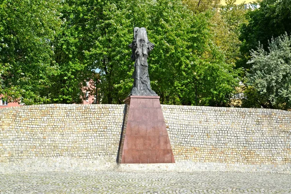 LODZ, POLONIA - 25 de agosto de 2019: Monumento al Decálogo en Staromey Park — Foto de Stock