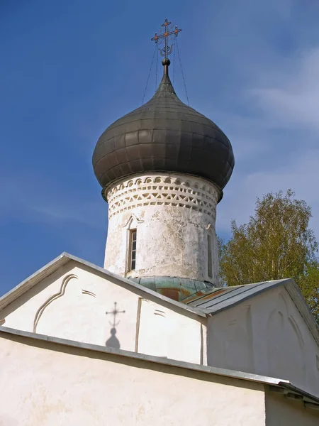 Pskov. Dome of old church — Stock Photo, Image
