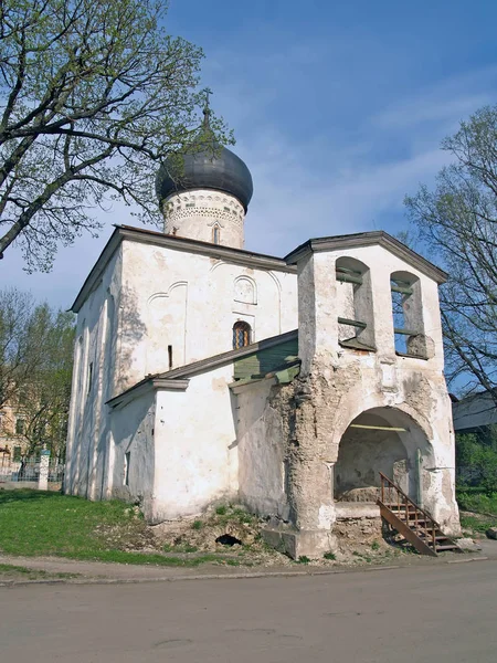 Pskov. Kerk van Georgy met Platboz — Stockfoto