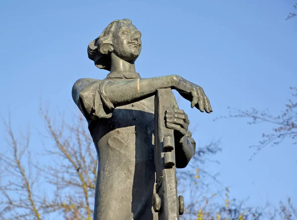 KALININGRAD, RUSSIA - 30 NOVEMBRE 2019: Un frammento del monumento "Alla culla della flotta russa. Pietro I ". Isola di Kanta — Foto Stock