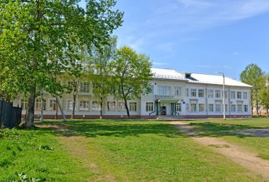 - Lise binası. Akademisyen A.A. Ukhtomsky 'nin 32 ismi. Rybinsk, Yaroslavl bölgesi