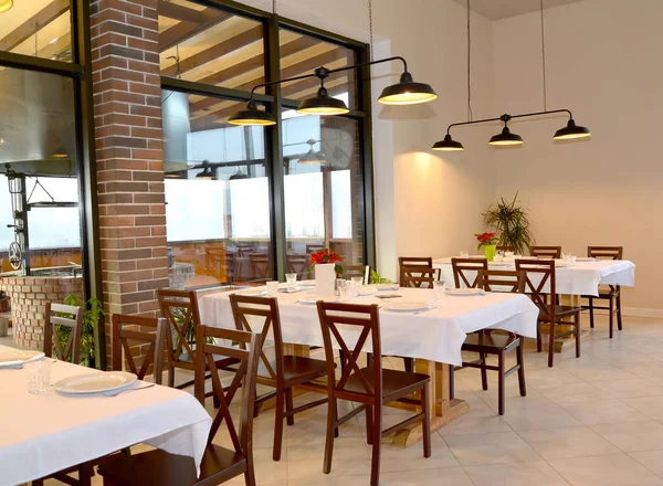 Restaurant interior with tables for six and pendant lights — Stock Photo, Image