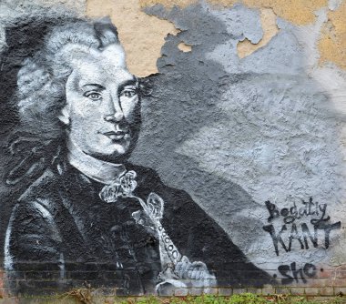Kaliningrad, Rusya - 16 Ocak 2020: Eski bir binanın duvarına Immanuel Kant 'ın duvar yazısı