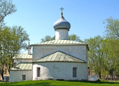 Asi İmaj Kilisesi, maymunun yanında. Pskov