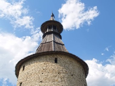Pskov, Rusya - 08 Mayıs 2010: Pskov Krom 'un (Kremlin) Kutekrom kulesinin Parçası, yakın plan