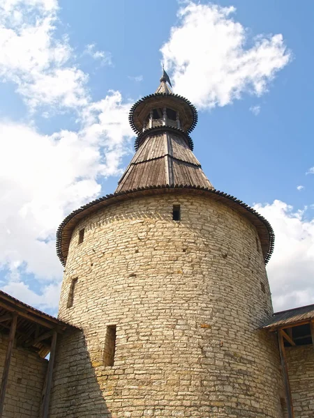 Pskov, russland - 08. Mai 2010: kutekrom turm des pskov krom (kremlin), nahaufnahme — Stockfoto