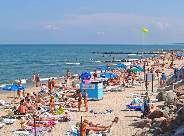 ZELENOGRADSK, RUSSIA - AUGUST 05, 2009: Beach on the Baltic Sea. Kaliningrad region — Stock Photo, Image