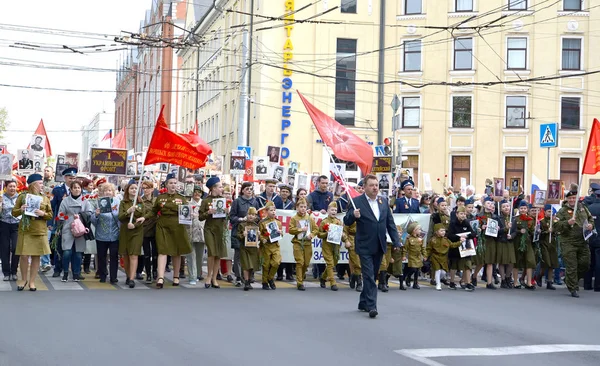 Kaliningrad Russie Mai 2019 Mars Avec Des Portraits Participants Grande — Photo