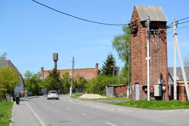 Kaliningrad Bölgesi, Rusya - 06 Mayıs 2018: Necrasovo köyündeki Central Street. Kalininingrad bölgesi