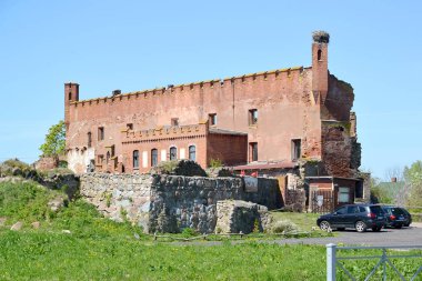 Kaliningrad Bölgesi, Rusya - 06 Mayıs 2018: Shaaken Şatosu 'nun kale duvarlarının görüntüsü, 13.