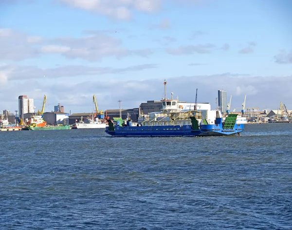 Klaipeda Lituania Marzo 2012 Traghetto Passeggeri Semoventi Nida Lungo Golfo — Foto Stock