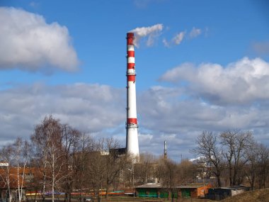 Klaipeda termik santralinin bacası. Klaipeda, Litvanya