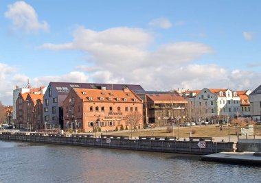 Klaipeda, Litvanya - 14 Mart 2012: Bir bahar günü Dane Nehri seti