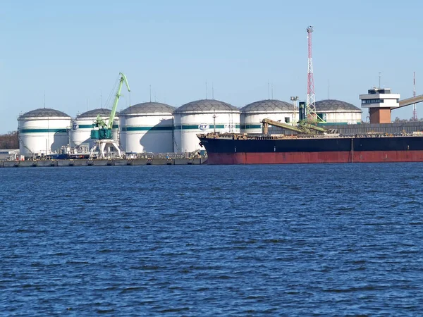 Klaipeda Lituânia Março 2012 Tanques Para Armazenar Produtos Petrolíferos Porto — Fotografia de Stock