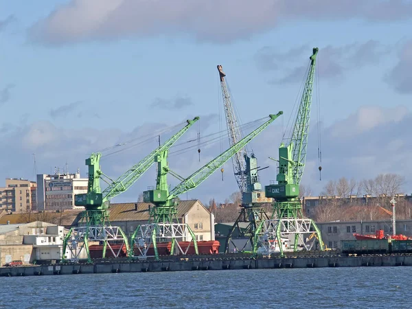 Klaipeda Litouwen Maart 2012 Gantry Vrachtkranen Zeehaven — Stockfoto