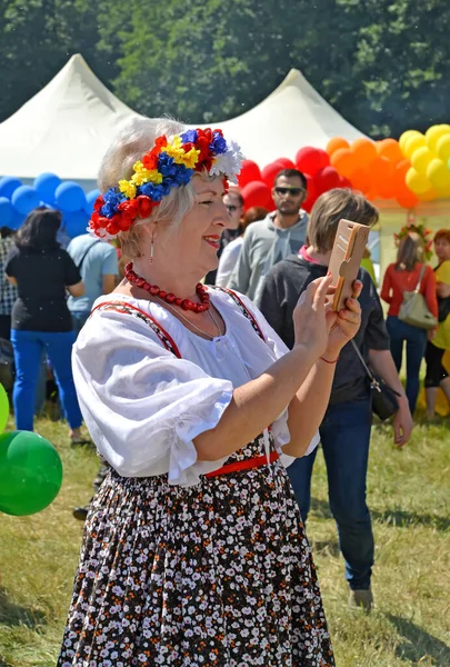 Kaliningrad Region Russia August 2017 Elderly Lady Folk Costume Reads — Stock Photo, Image