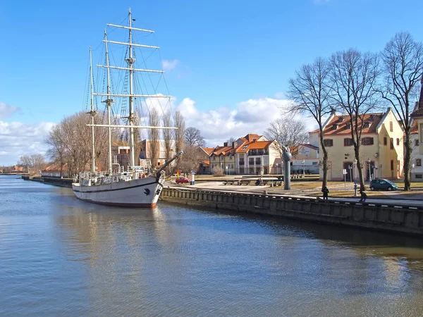 Klaipeda Lituânia Março 2012 Navio Vela Fica Aterro Rio Dane — Fotografia de Stock