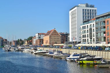 GDANSK, POLAND - 10 AĞUSTOS 2017: Motlava Nehri 'nin Yat Parkı
