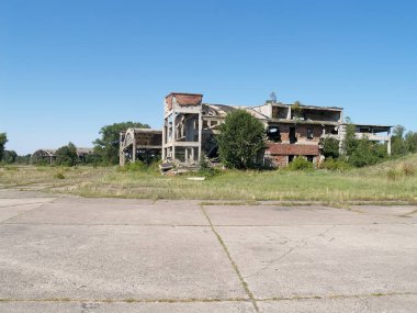 Eski Alman havaalanı Noitif 'in harabelerinin manzarası. Baltiysk, Kalininingrad bölgesi