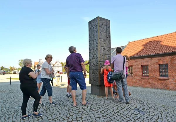 Gdansk Polen August 2017 Mensen Buurt Van Stela Met Beroemde — Stockfoto