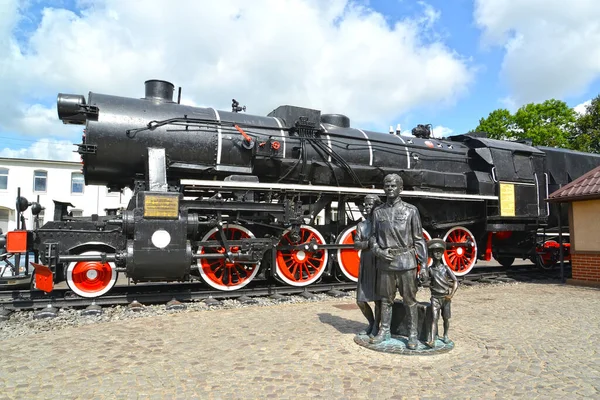 Sovetsk Rússia Julho 2019 Monumento Aos Primeiros Colonos Fundo Máquina — Fotografia de Stock