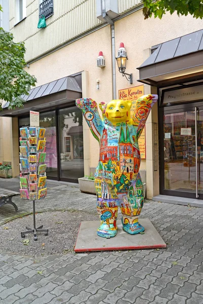 Berlijn Duitsland August 2017 Een Berlijnse Berensculptuur Staat Buurt Van — Stockfoto