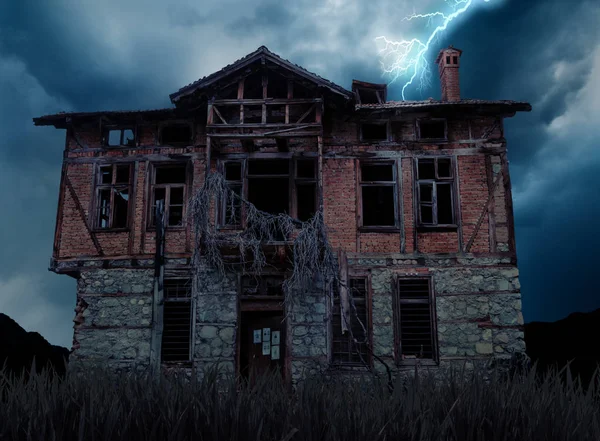 Hátborzongató régi ház — Stock Fotó