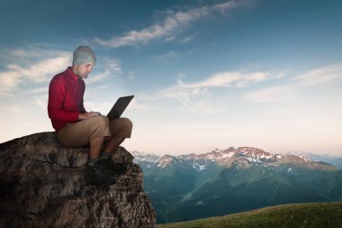 adam çalışan kablosuz açık havada 