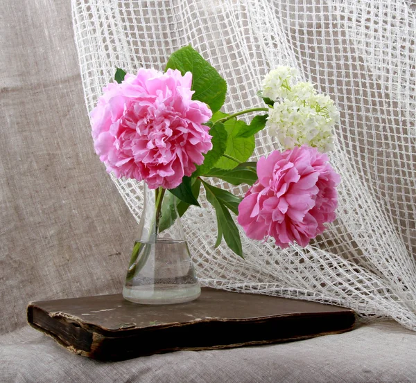 Romântico Ainda Vida Com Flores — Fotografia de Stock