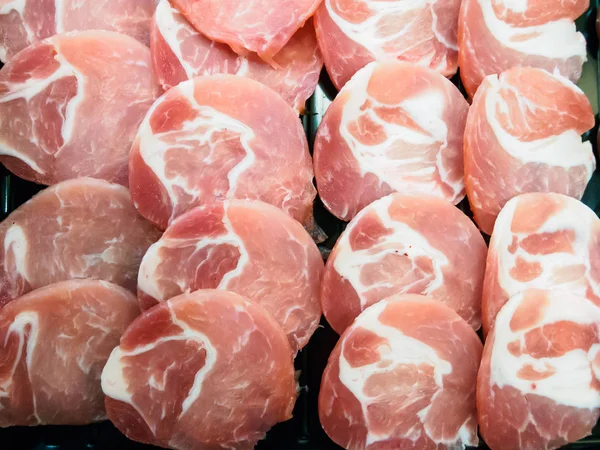 Carne de cerdo en rodajas crudas — Foto de Stock