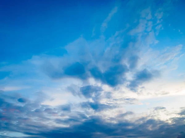 Dramatische bewolkte lucht — Stockfoto