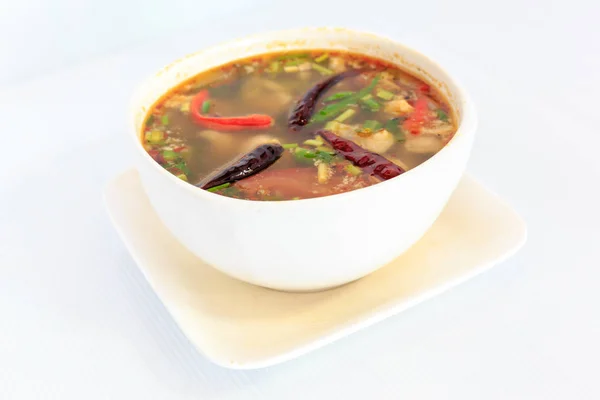 Soupe de cuisine thaïlandaise épicée et aigre chaude — Photo