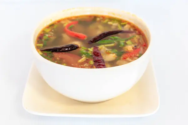 Hete kruidige en zure Thaise keuken-soep — Stockfoto