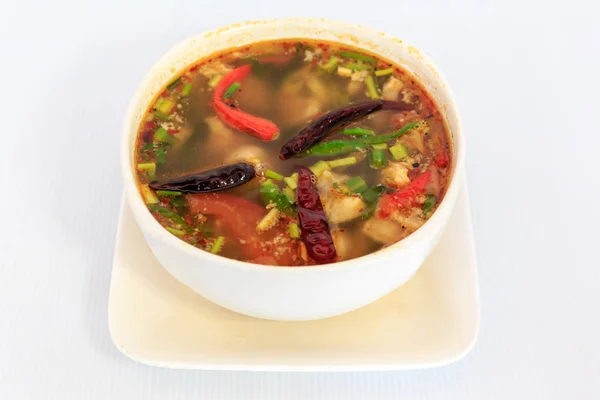 Soupe de cuisine thaïlandaise épicée et aigre chaude — Photo