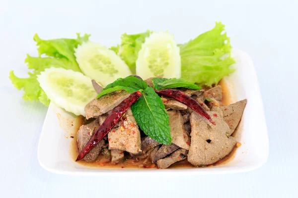 Cuisine thaï épicée chaude salade de foie de porc — Photo