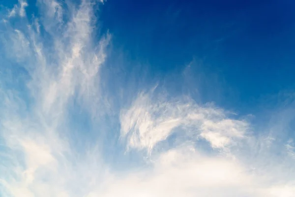 Dramatische Bewölkten Blauen Himmel Bei Tag Hintergrund — Stockfoto