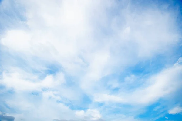 Δραματική Συννεφιασμένο Ουρανό Γαλάζιο Φόντο Ημέρα Ώρα — Φωτογραφία Αρχείου